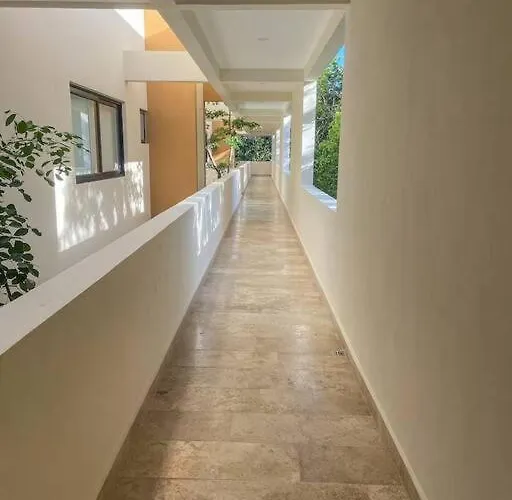 Exclusive Building Infinity Pool And Gym Restaurants And Bar District Nearby