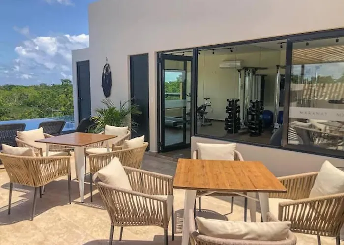 Exclusive Building Infinity Pool And Gym Restaurants And Bar District Nearby Tulum