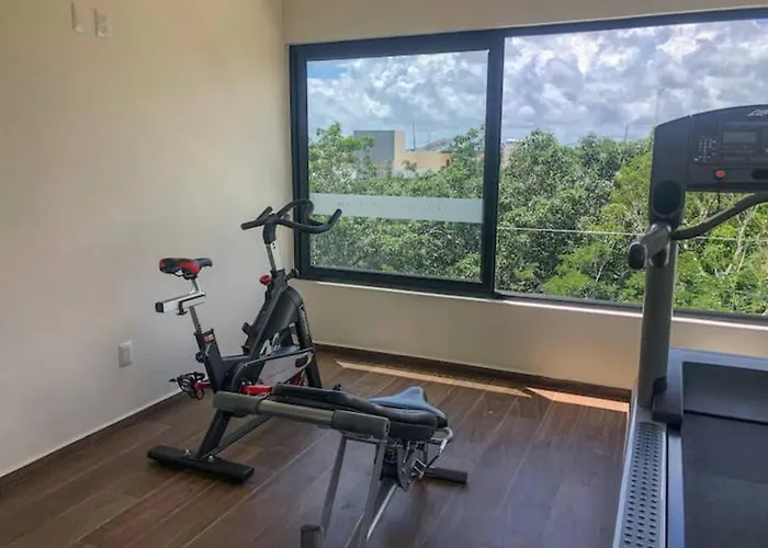 Exclusive Building Infinity Pool And Gym Restaurants And Bar District Nearby