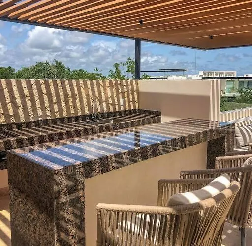 Exclusive Building Infinity Pool And Gym Restaurants And Bar District Nearby Ferienhaus