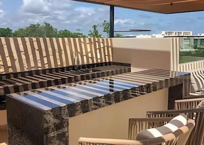 Exclusive Building Infinity Pool And Gym Restaurants And Bar District Nearby Tulum